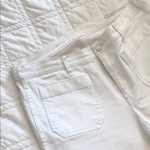 Wide legged Gap stretch white pants
